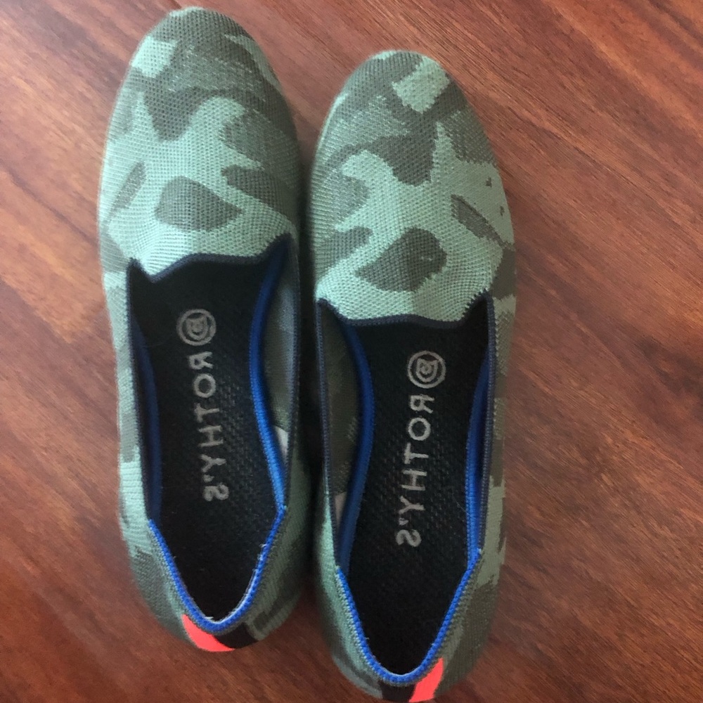 Rothy's Green and Black Loafers Slip-Ons
Run small more like 7.5